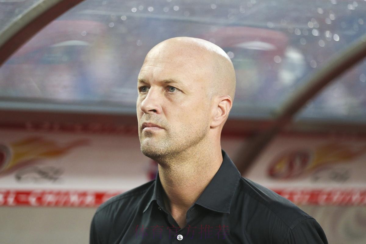 小克鲁伊夫谈德比大战落败:球队必须尽快振作起来